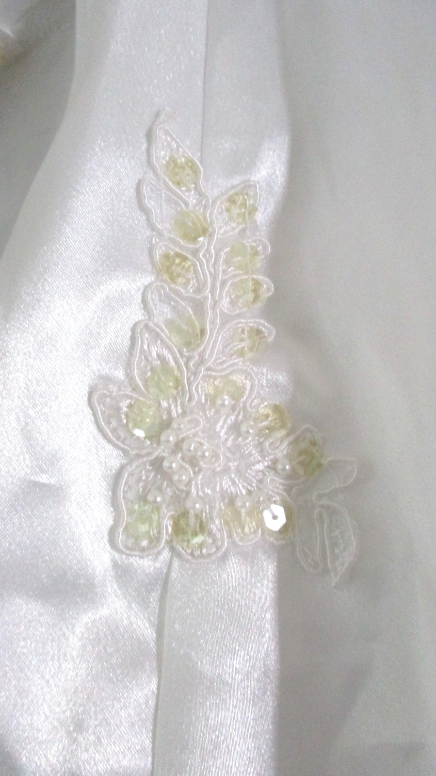 DENTELLE Vintage WHITE SATIN EMBELLISHED ROBE w/ Beads~ Women’s Large