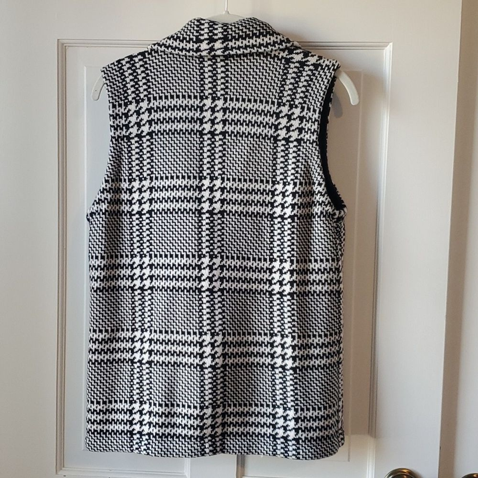 CHAPS HOUNDSTOOTH MOTO STYLE SWEATER KNIT VEST SIZE LARGE BLACK CREAMY WHITE