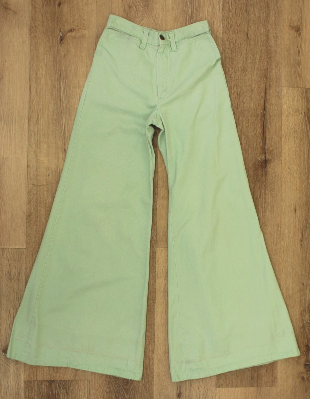 VTG Women’s 70s Mint Green Super Flare Bellbottoms Jeans XS / Sz 25″ 1970s