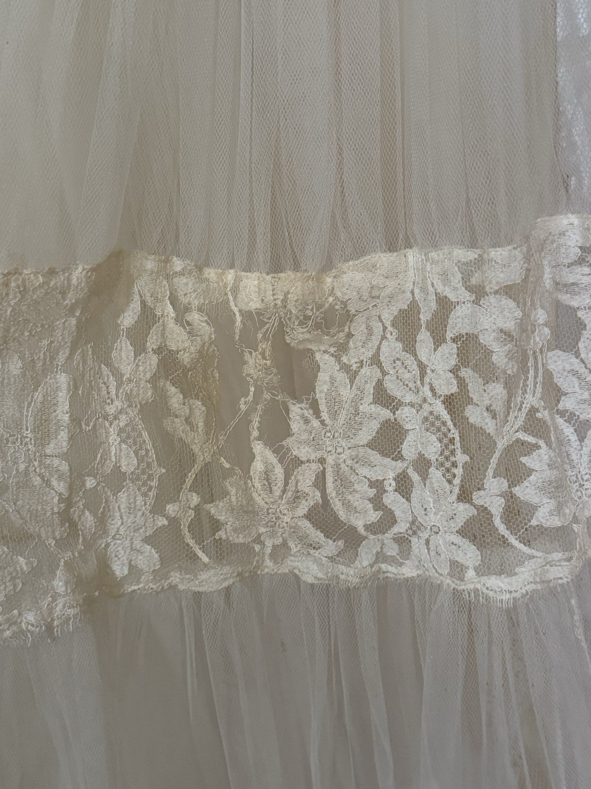 Vintage 1950s Ivory Wedding Dress, Lace And Tulle, XS,