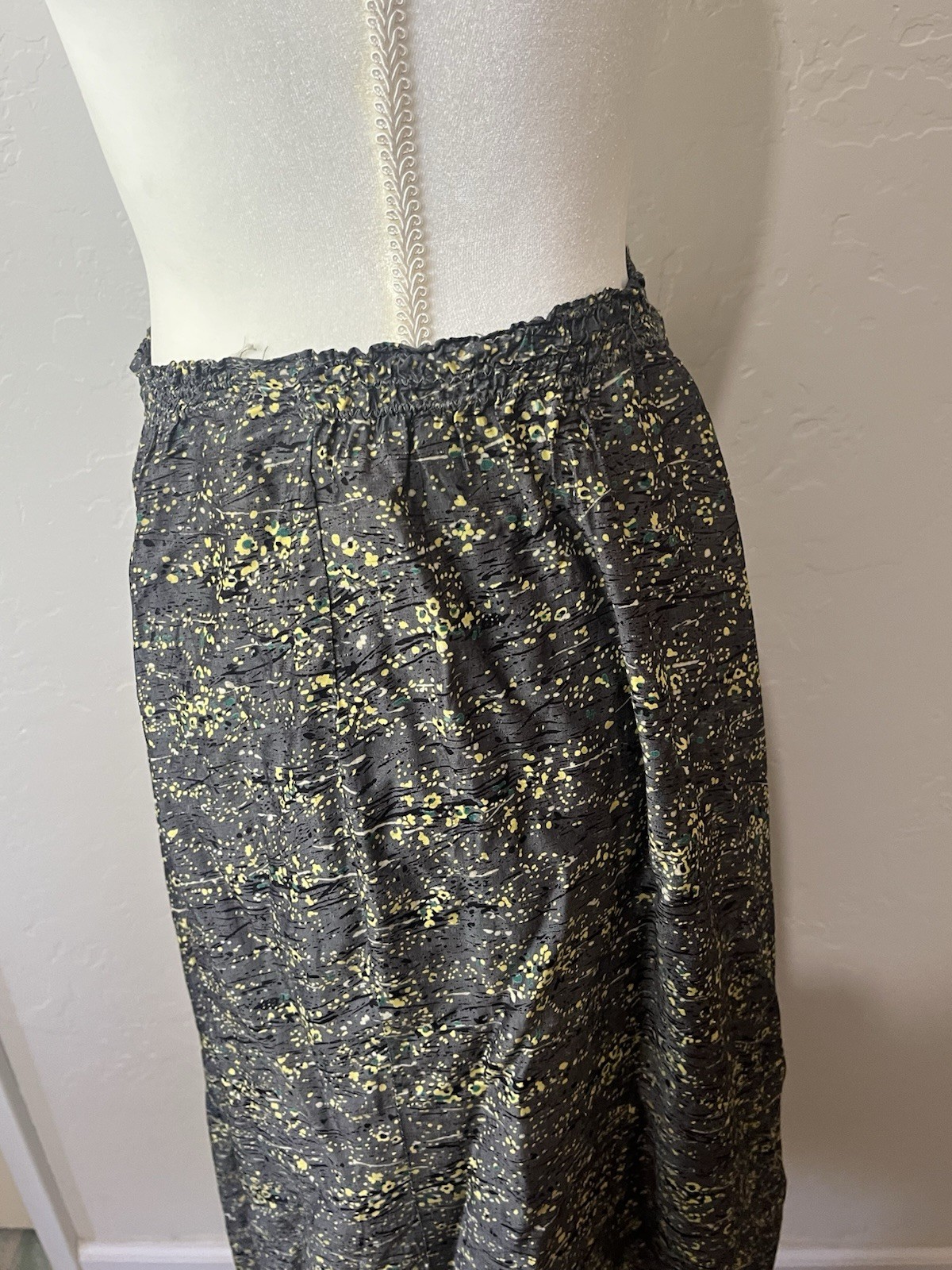 Very Pretty Vintage 1940’s-50’s Gray Silk Skirt