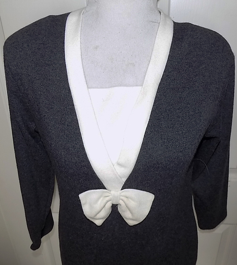 Vintage 70s 80s Gray Acrylic Pullover Aron Top White Trim Bow Size Small B36 ***