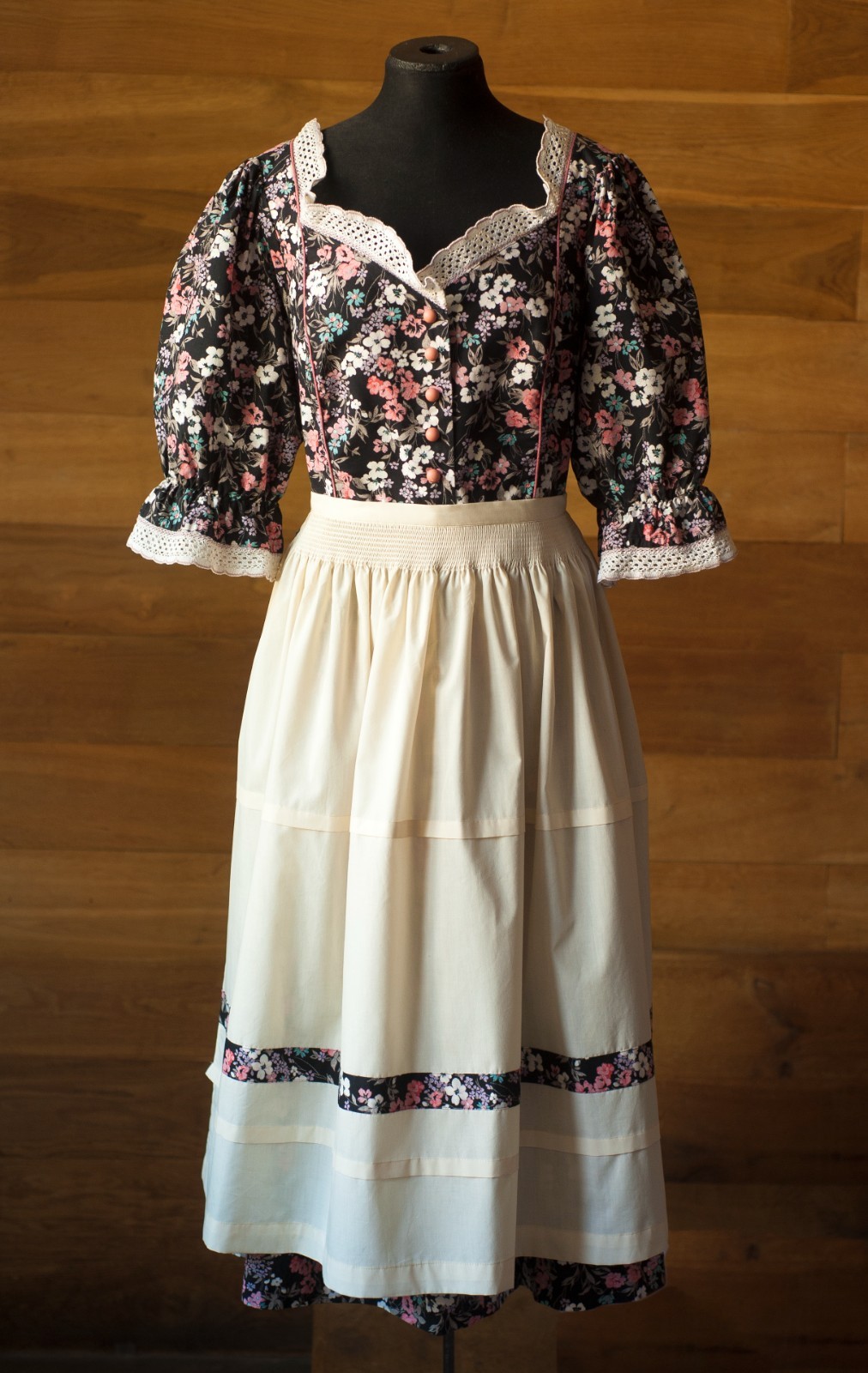 Vintage black cotton floral dress Original Wurzer Dirndl, size XL, 2XL