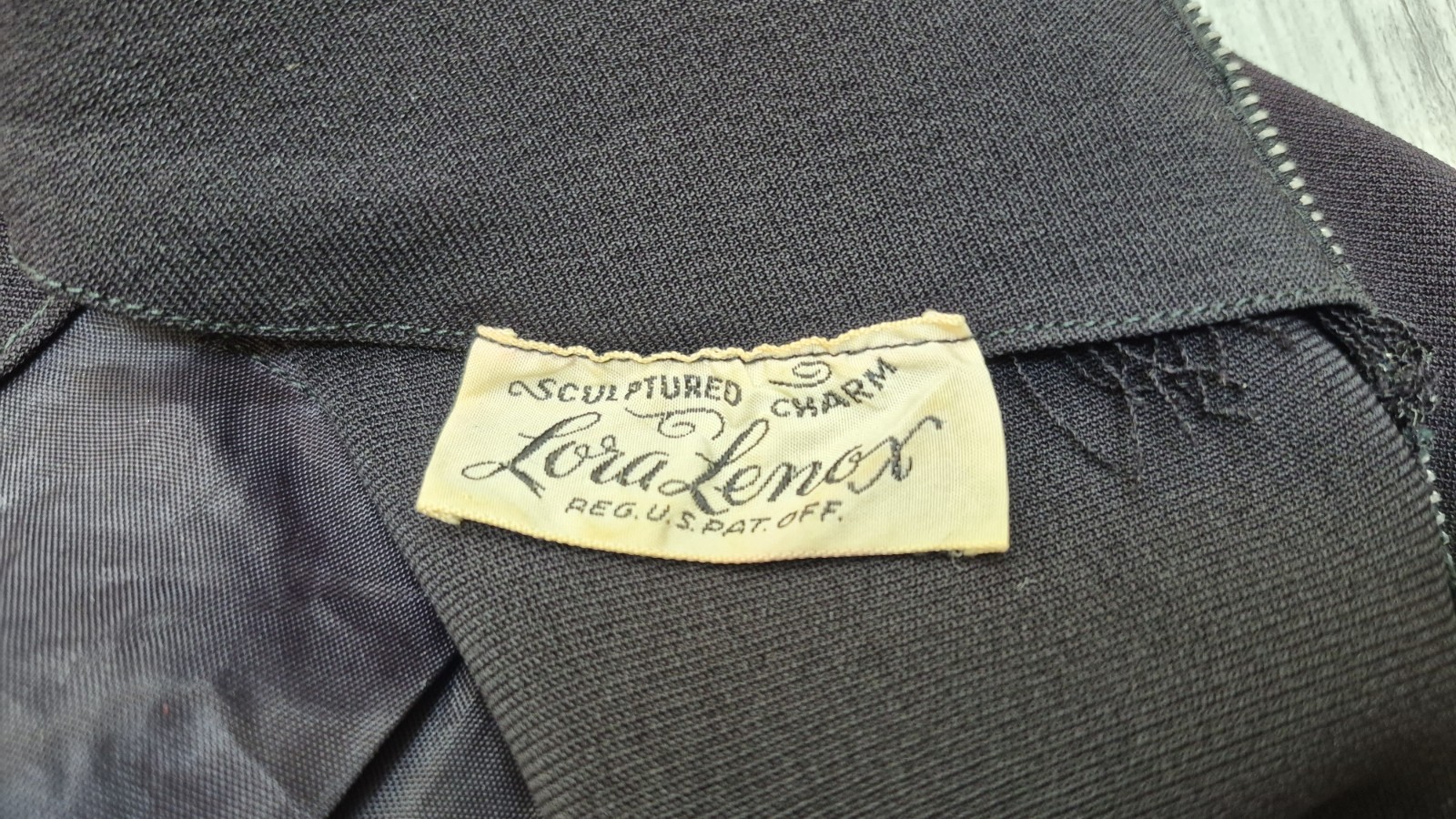 Vintage 1940/50s LORA LENOX Black WIGGLE DRESS w Satin Trim – Size S/M