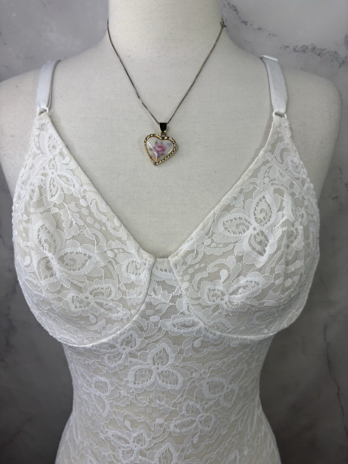 Vtg Bali White Lace Teddy Bodysuit 34B Floral Bridal Coquette Underwire shape