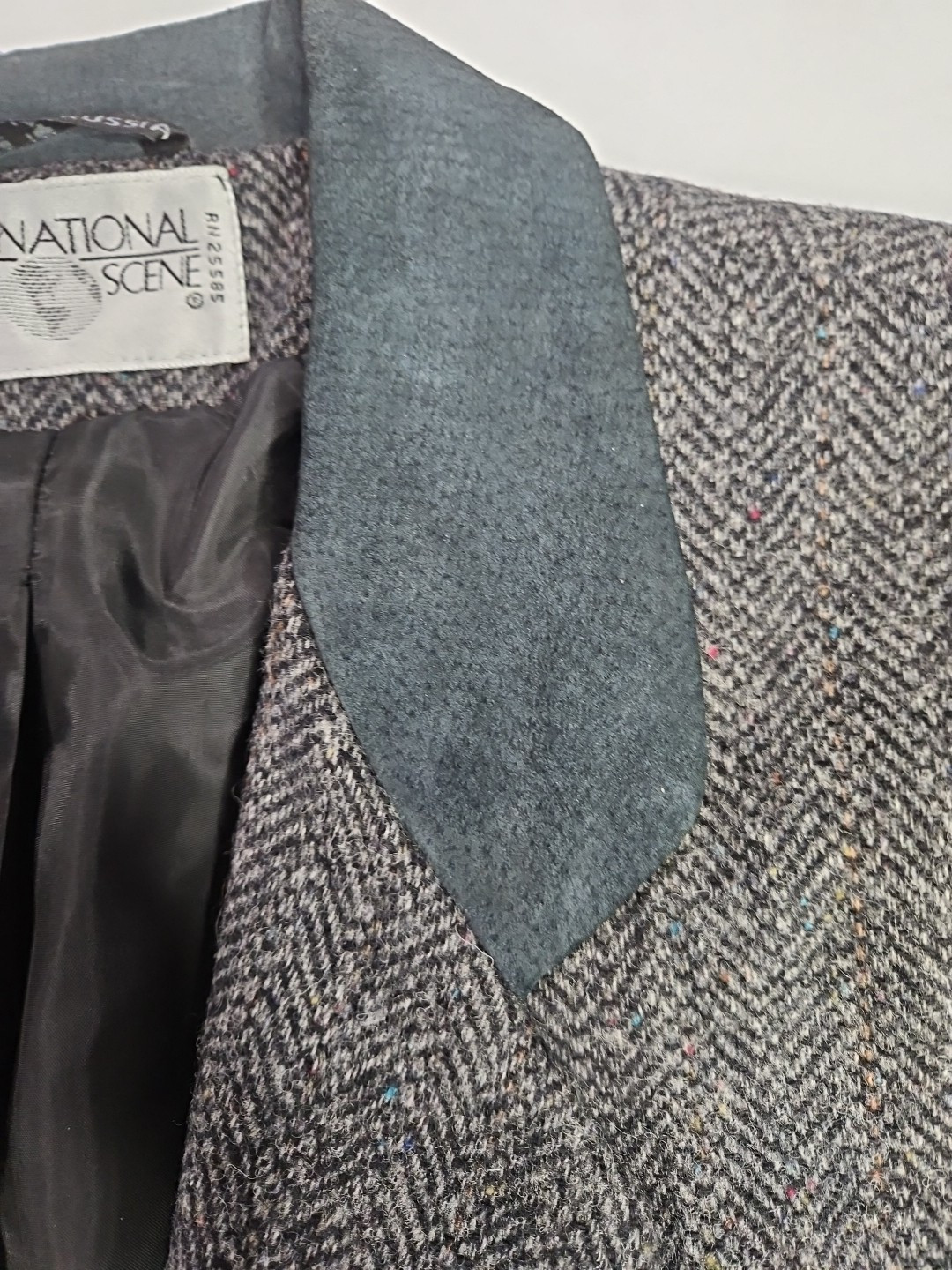 VINTAGE INTERNATIONAL SCENE WOOL AND SUEDE COAT (98)