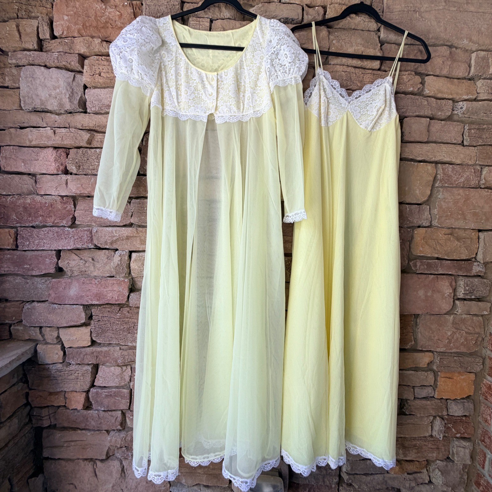 Vintage Warner’s Womens 2PC MAXI Nightgown and Robe Yellow Lace SET Coquette