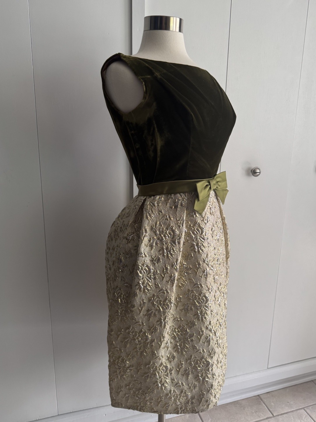 Vintage 1960’s Cocktail Party Dress Velvet Top Satin Bow Gold Brocade Lame Skirt