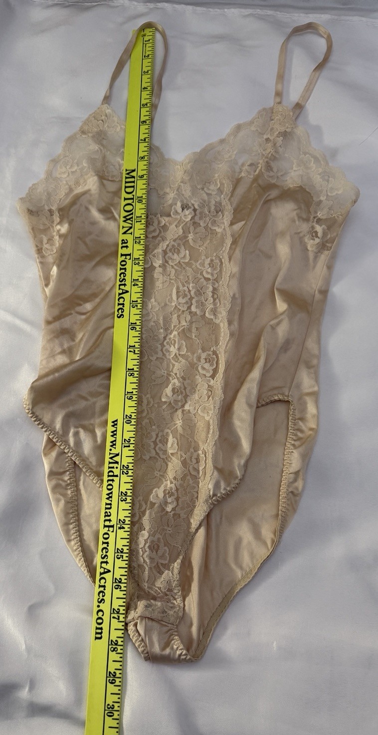 Vintage Bestform Nude Bodysuit Nylon Lace Size 34 Teddy Lingerie Snap Closure