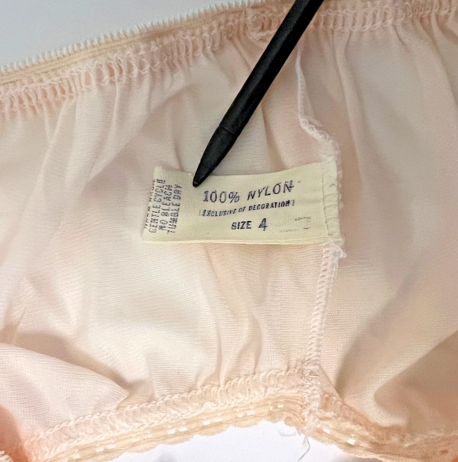 PAM UNDIES Vtg Panties Apricot Heart Embroidery Brief Lace Trim Size 4 Nylon NWT