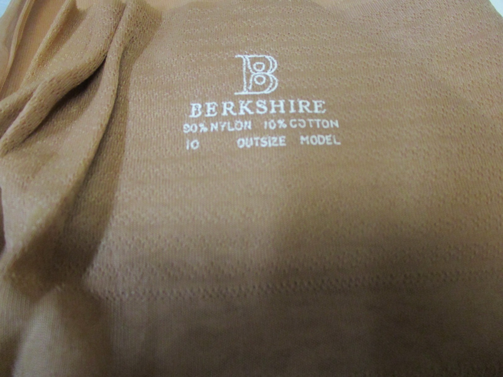 1 PR VINTAGE BERKSHIRE SEAMED OUTSIZE FULL FASH SHEER NYLON STOCKINGS 10 M BEIGE