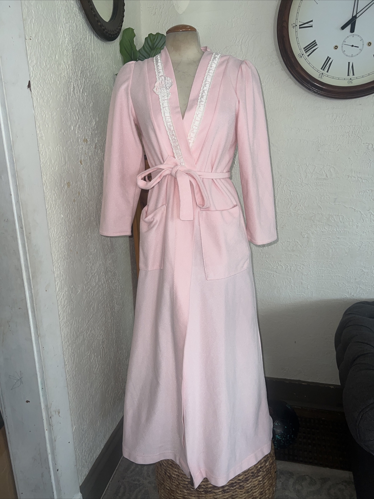 VINTAGE IT’S A CHARM BABY PINK BLUE SIZE MEDIUM FLEECE ROBE