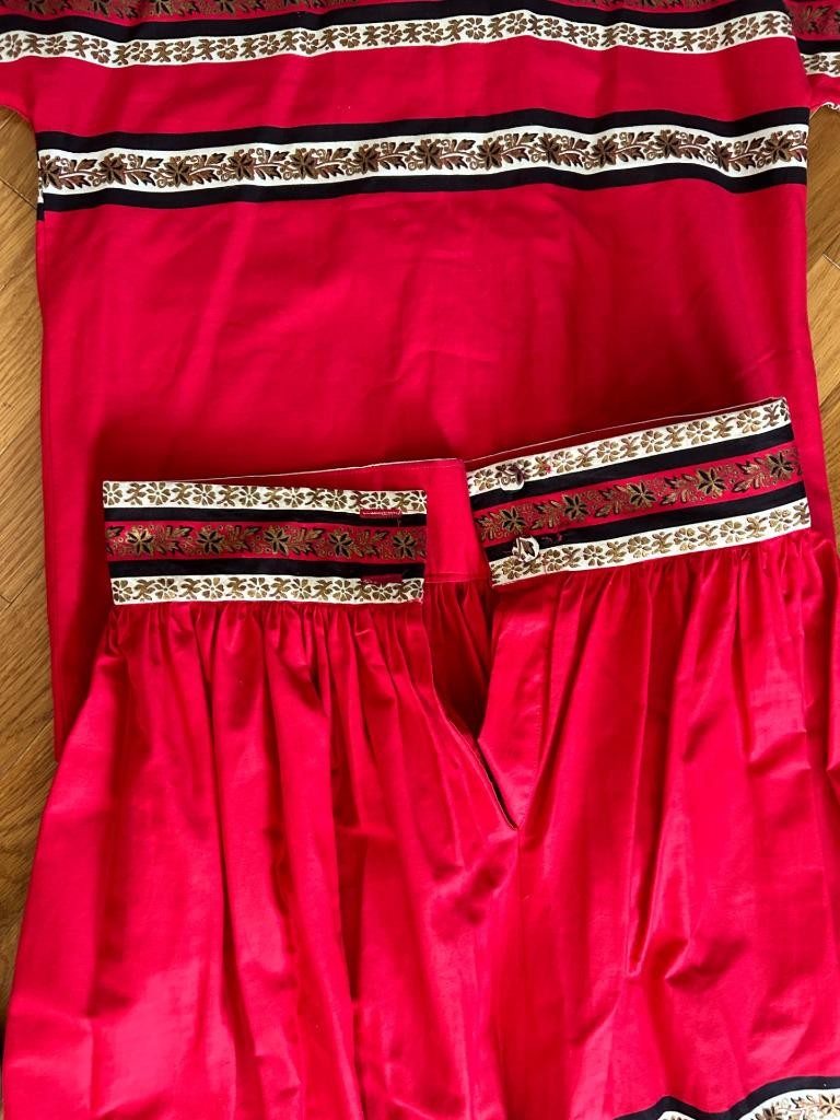 VINTAGE SKIRT & MATCHING BLOUSE RED PRINT. SEE MEASUREMENTS