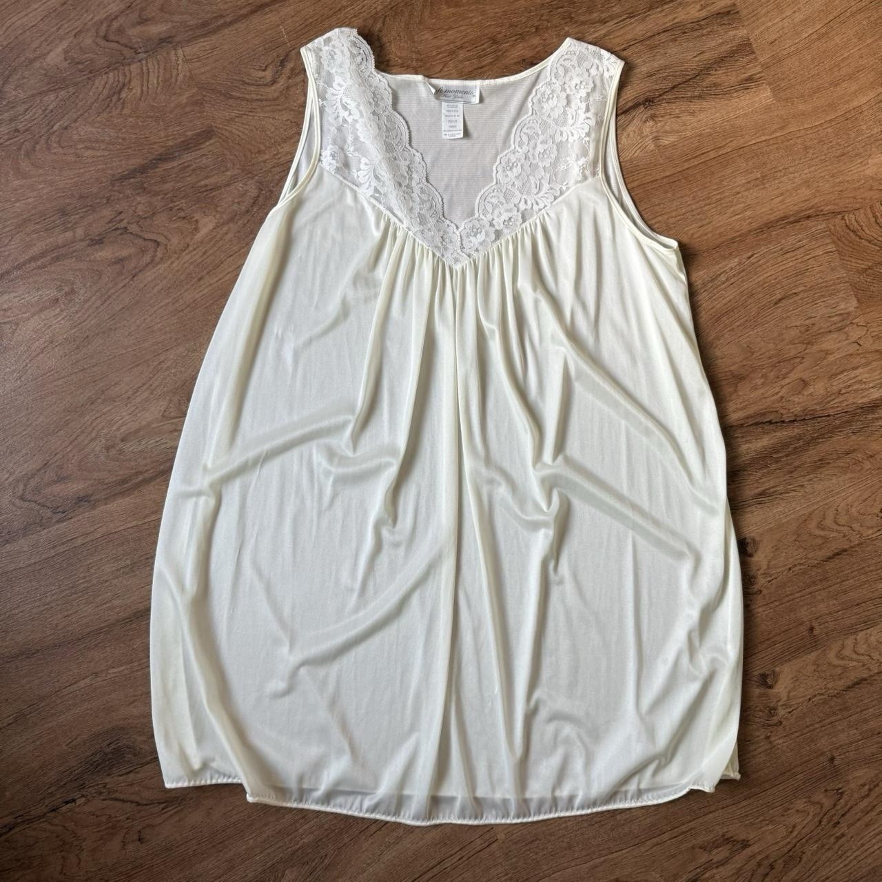 Soft Moments New York Ivory/Light Yellow Lace Nylon Vintage Nightgown Medium