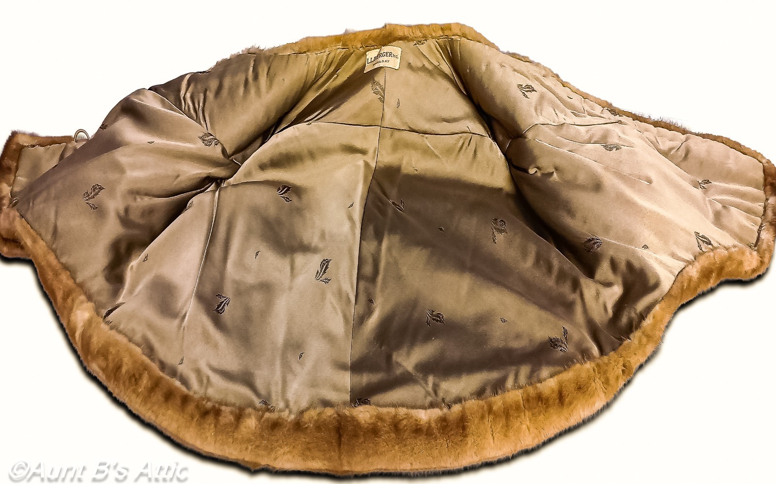Stunning Luxurious Vintage 50’s-60’s Light Brown Mink Capelet From L.L. Berger S