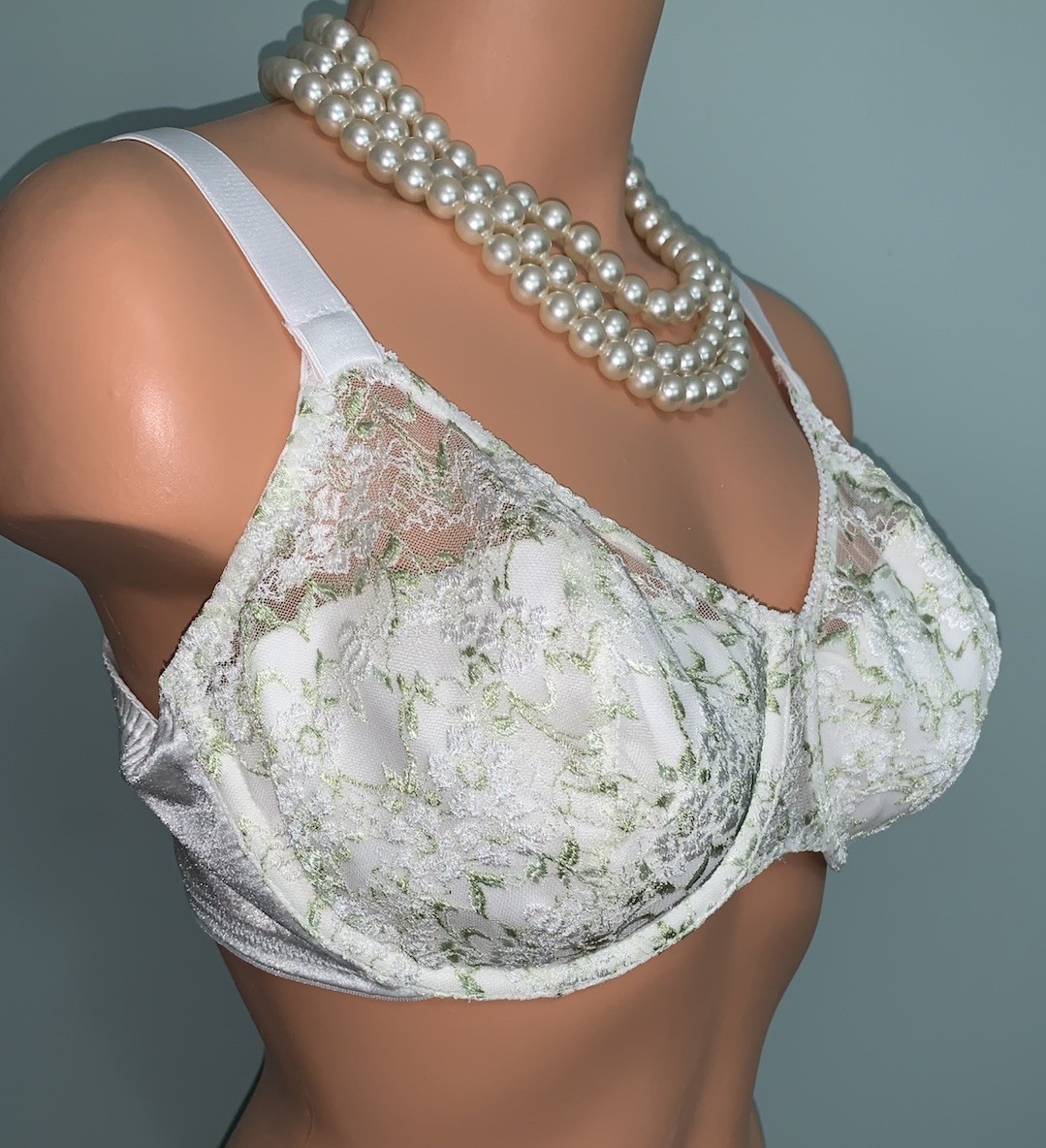 Vtg NWOT Olga Shiny Satin & Lace UW Bra 40C Embroidered lace
