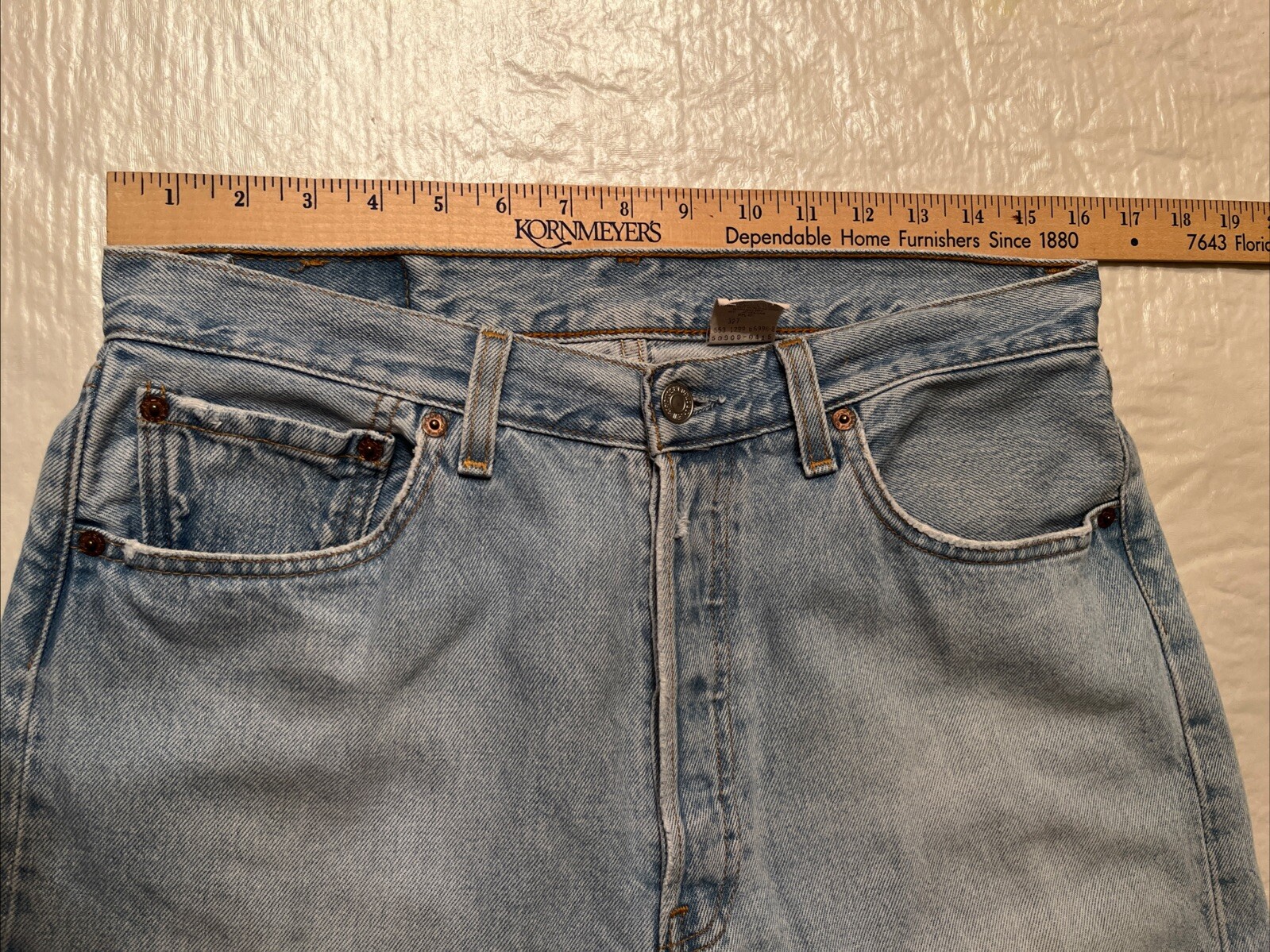 vtg 90s Levi’s 501 MADE IN USA blue jeans button fly womens 33 light wash 32×24
