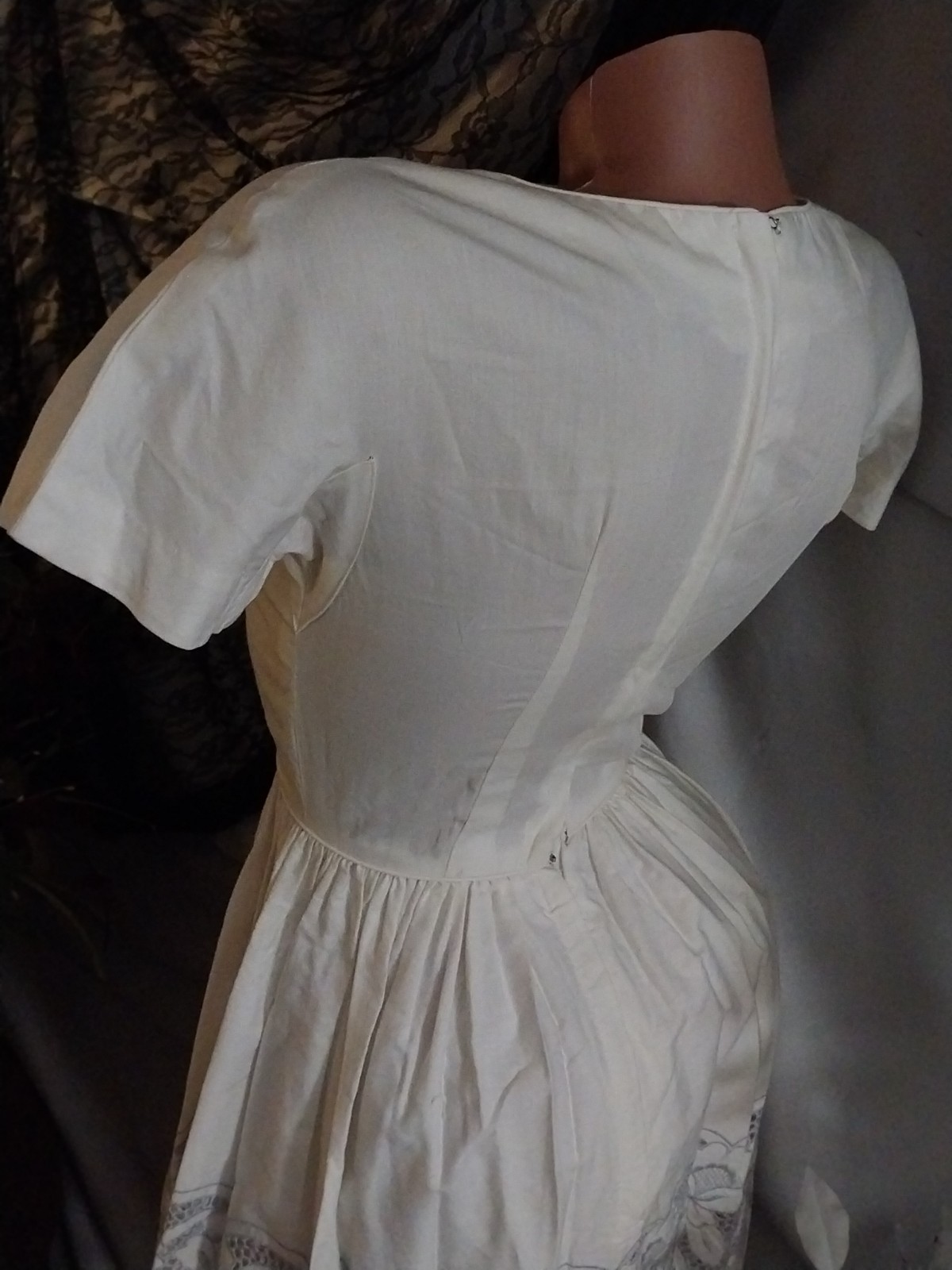 VTG 50’S LINEN LACE DOILY CUTWORK ROCKABILLY HOUSEWIFE FARMHOUSE COQUETTE DRESS