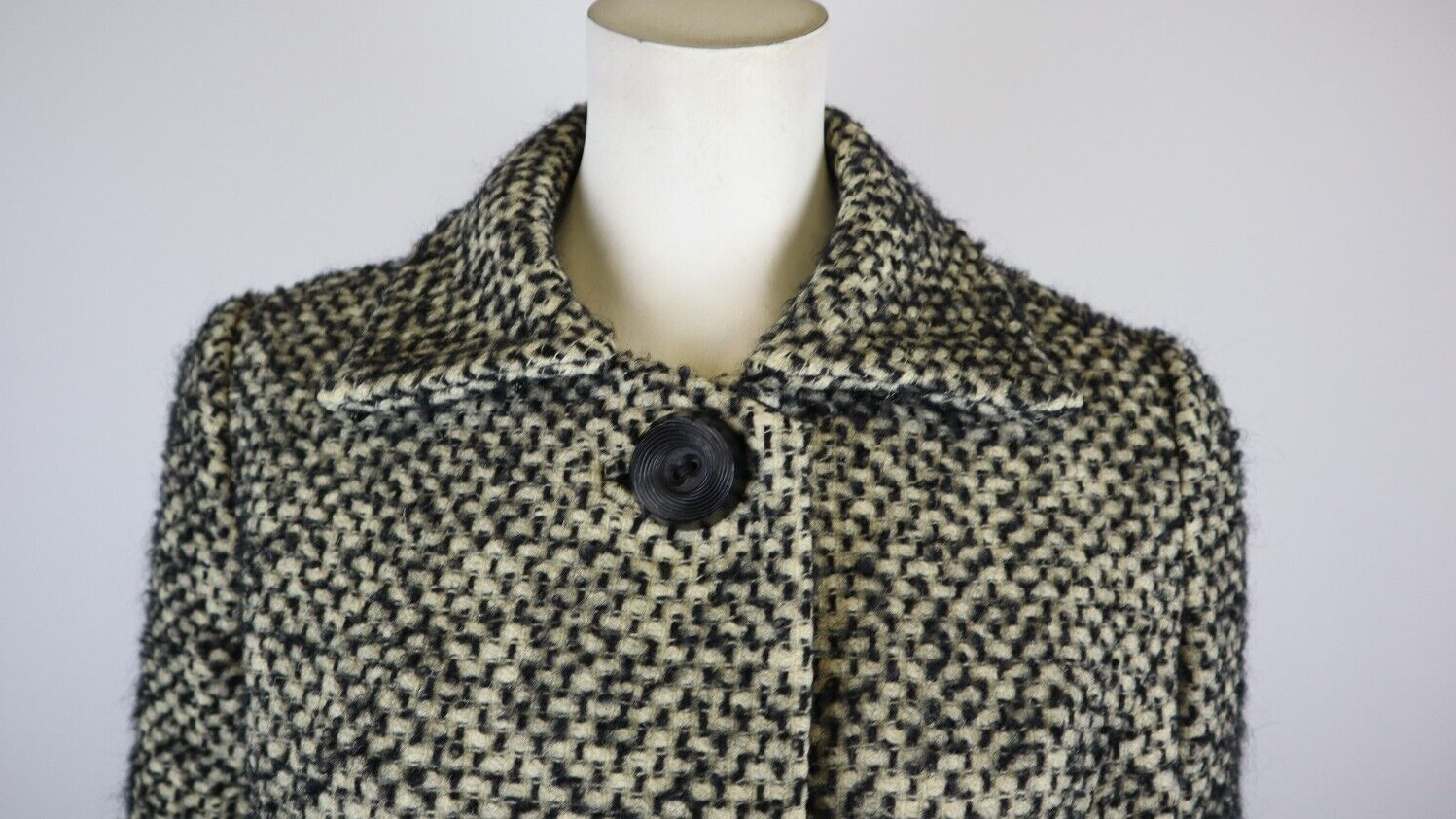 VINTAGE WOMEN’S CREAM & BLACK WOVEN WINTER COAT – CHARLES V FINE FABRICS – S