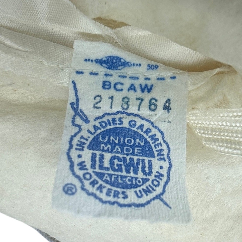 Vintage 1970s Union Made Satin Wedding Dress w/ Train Lace Trim Women’s Small