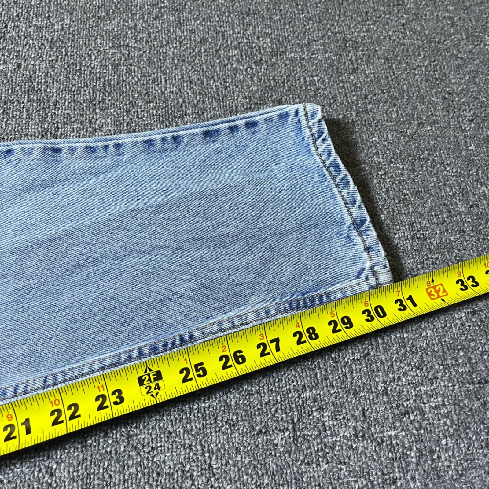 Vintage Levi’s 551 Relaxed Fit Tapered Leg Jeans 10 MED Light Wash Denim 90s USA