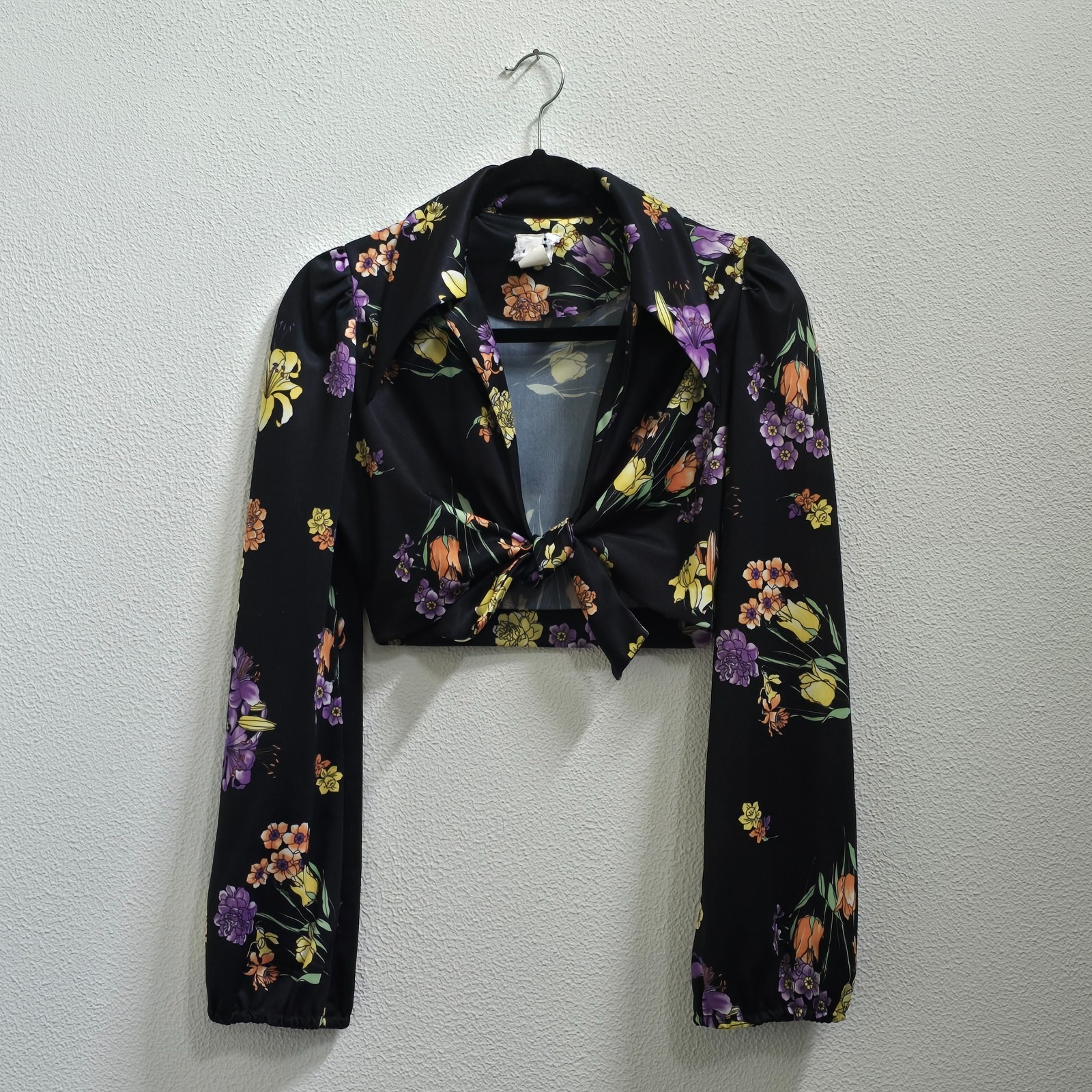 Vintage 70s Black Floral Tie Front Dagger Point Collar Women’s Top Alfreda 0024