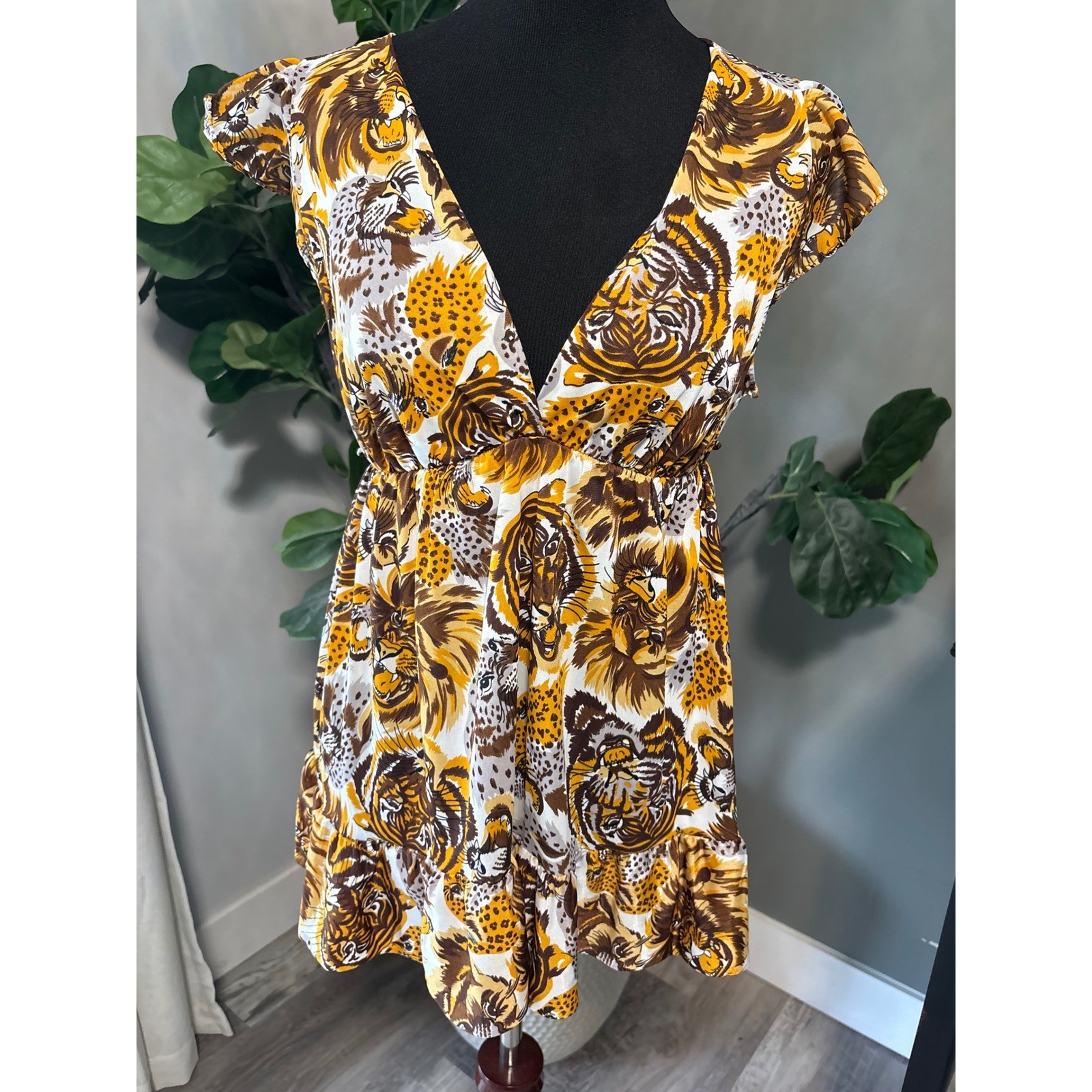 Vintage 70s JCPenney Animal Print top Lion Tiger Nylon Gold Brown Medium