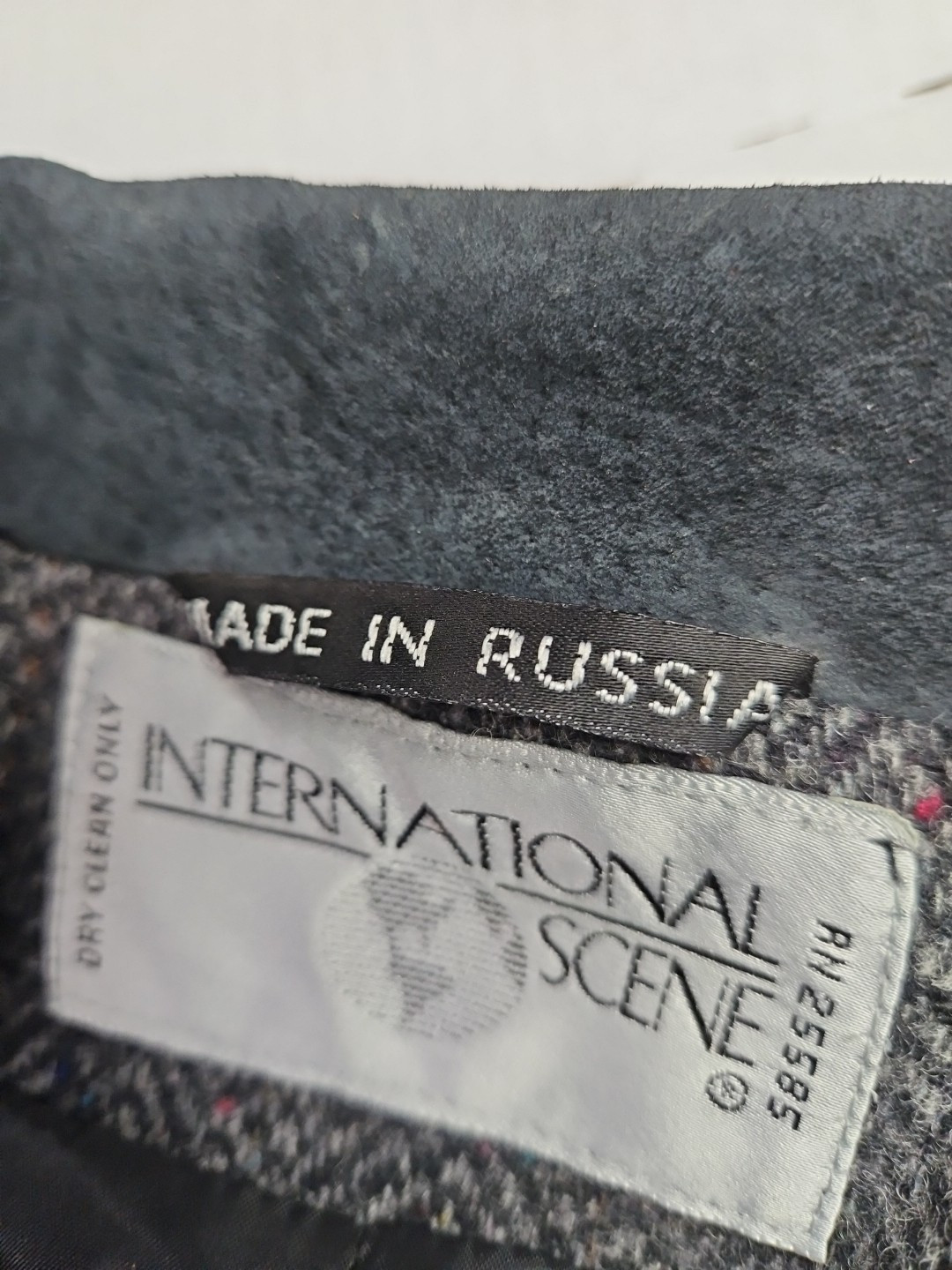 VINTAGE INTERNATIONAL SCENE WOOL AND SUEDE COAT (98)
