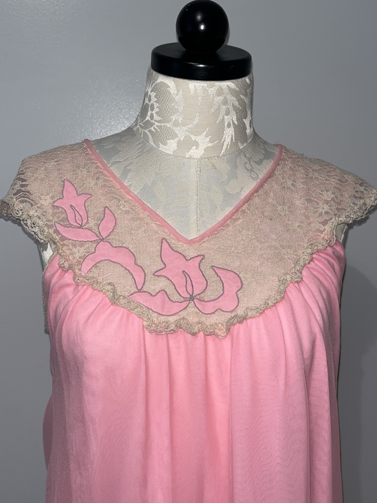 Vintage Avian Peignoir Pink Chiffon Lace V Neckline Negligee Nightgown Babydoll