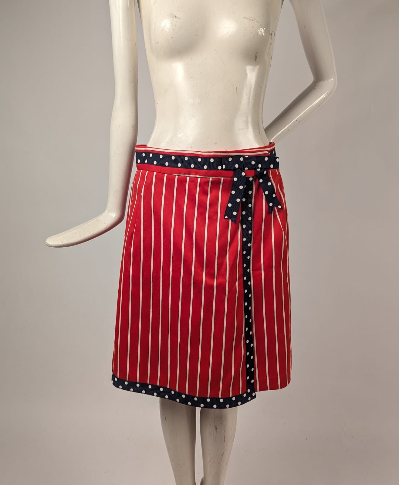 VINTAGE 1980’S RED + WHITE PINSTRIPED SKORT SKIRT W POLKA DOT TRIM