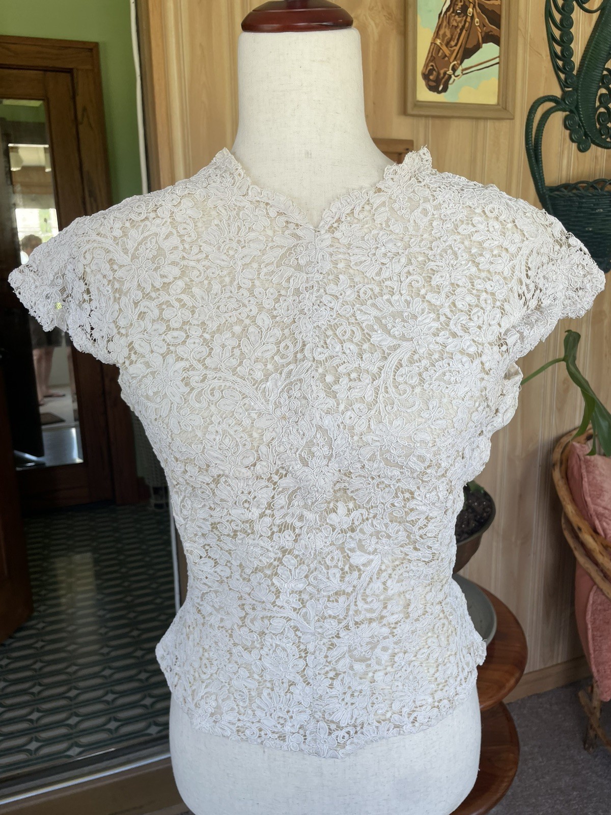 Vintage 1950s Cream Guipure Fitted Lace Top Blouse Cap Sleeves Bombshell Medium