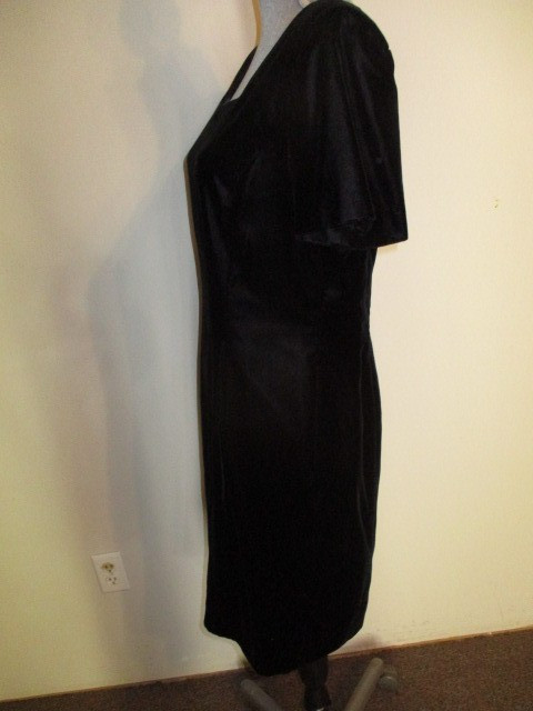VTG Talbot’s 90’s Square Neck Velvet Sheath Dress in Jet Black Size 12