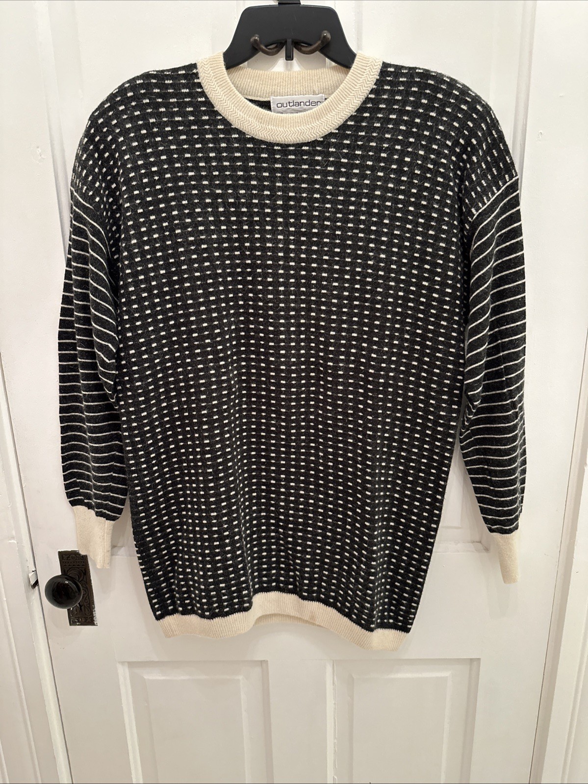 Vintage Outlander Sweater Women’s Large Lambs Wool Angora Black Ivory