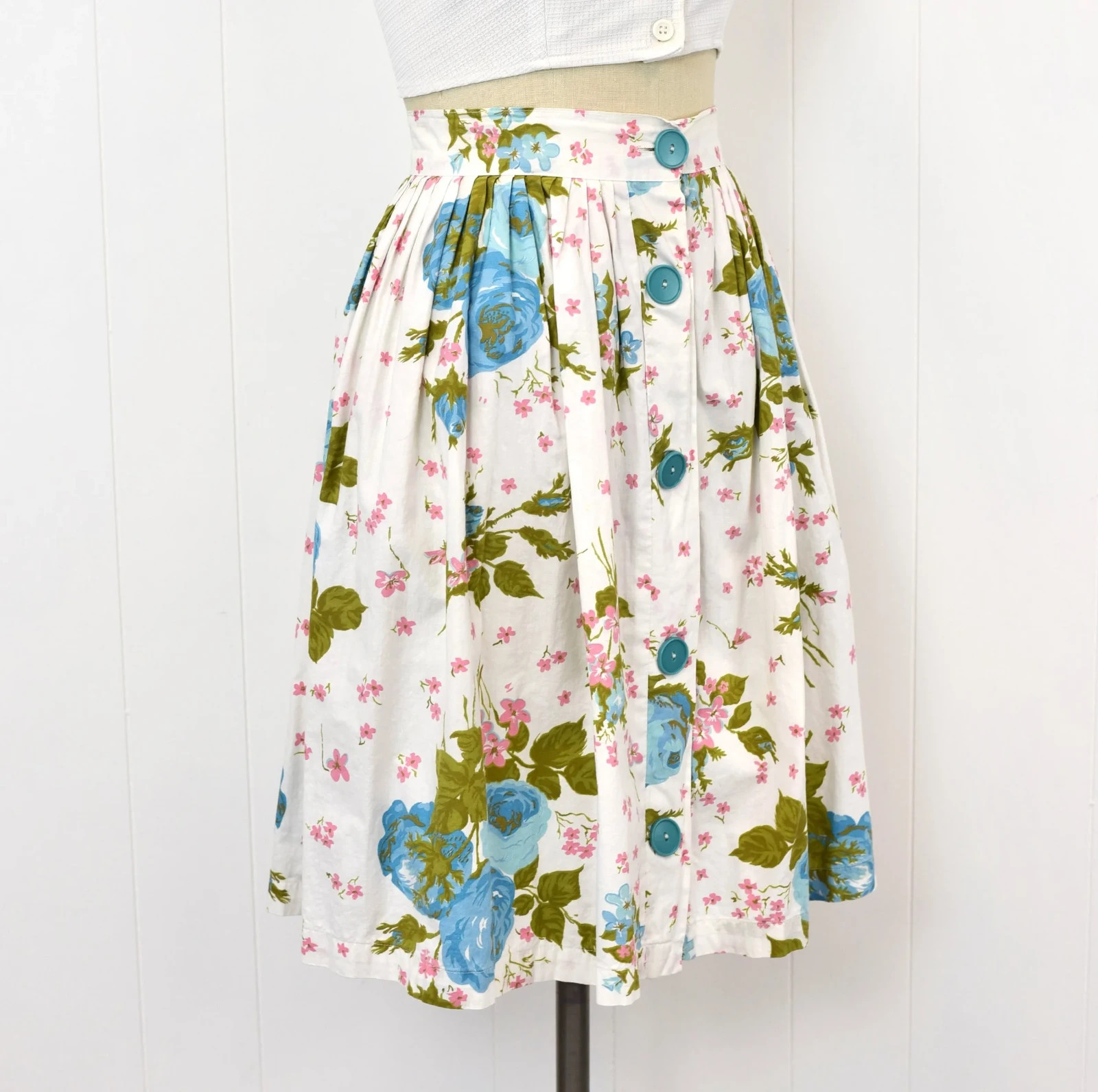 1950s Blue Rose Pink Floral Print White Cotton Pinup Mid Century Skirt