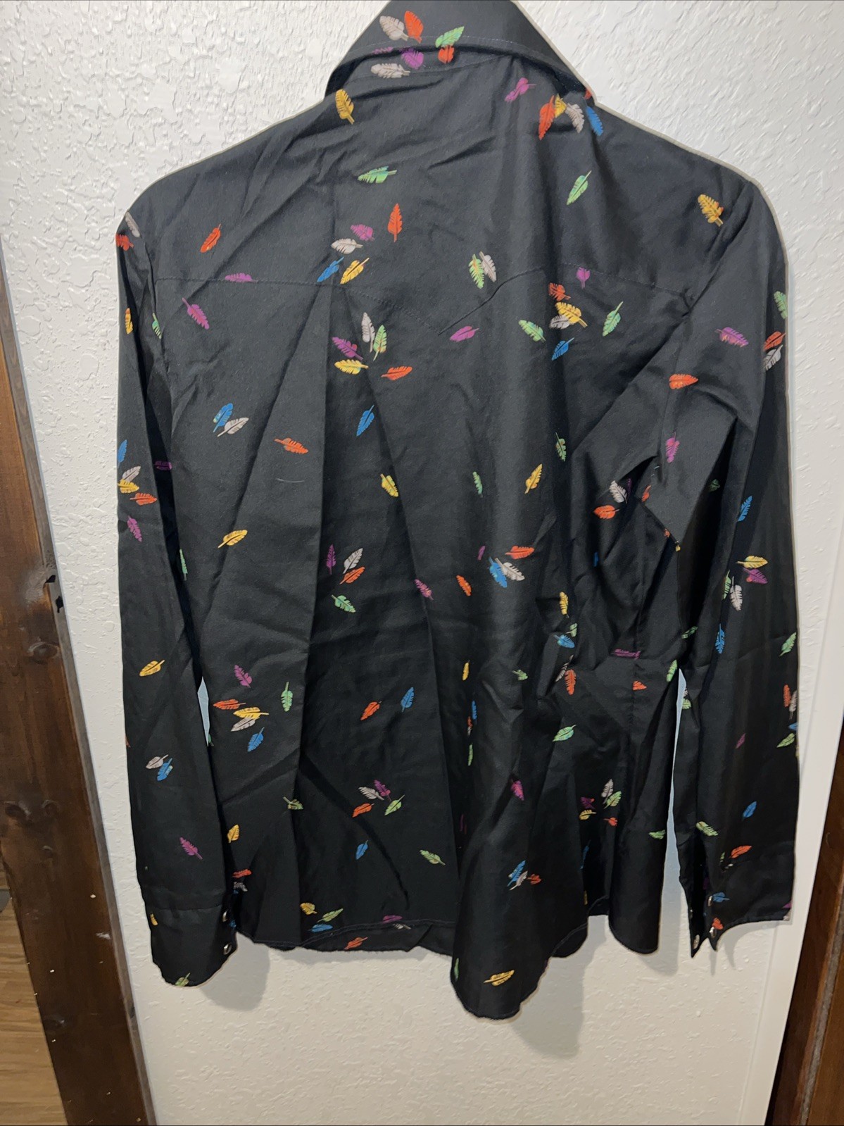 Vtg Women’s Tem Tex Pearl Snap Shirt Size 16/38 Black With Feather Design