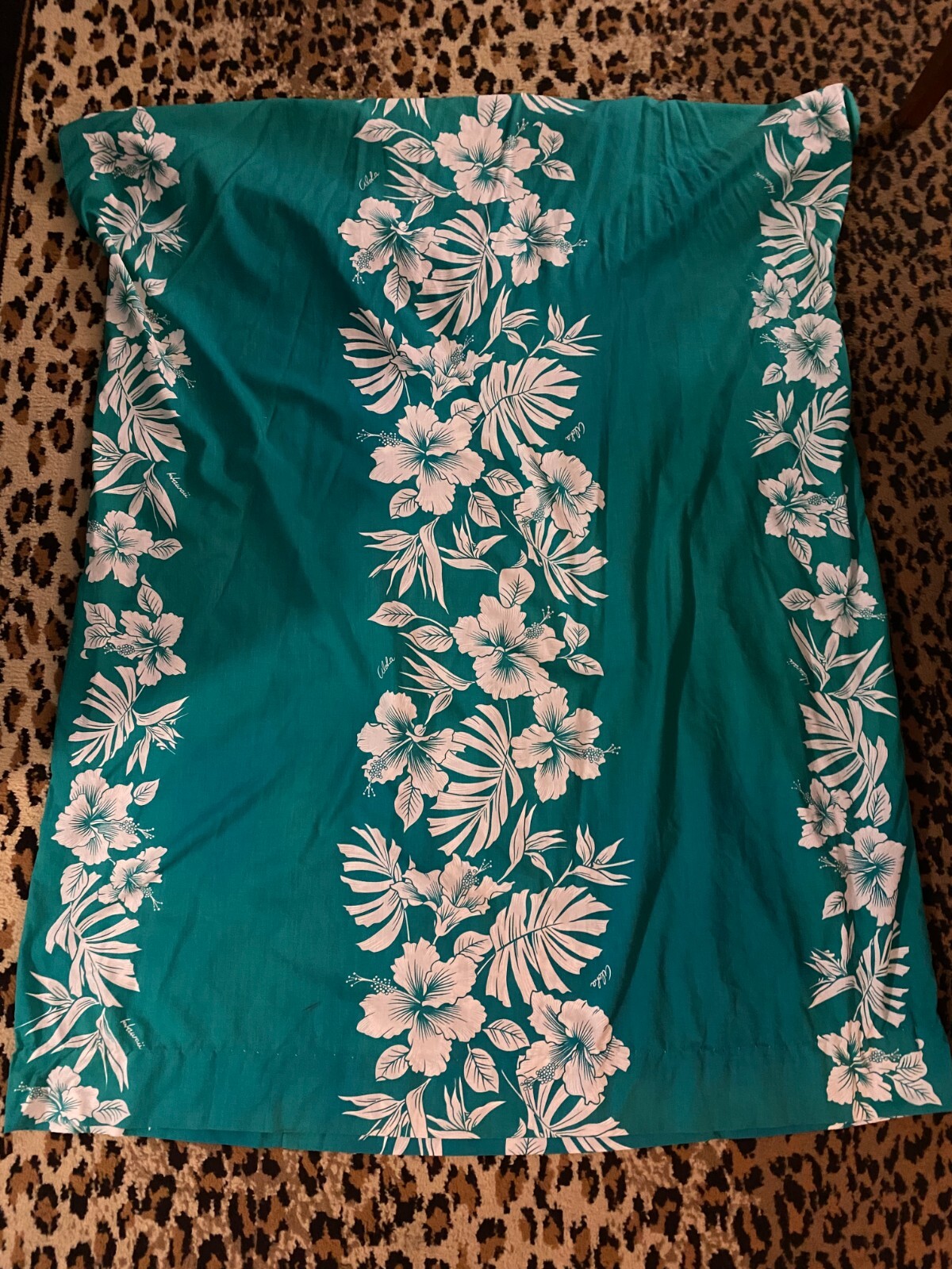 Vintage ROYAL CREATIONS HAWAII Green Hibiscus Mumu Caftan Kaftan Tiki Aloha OS