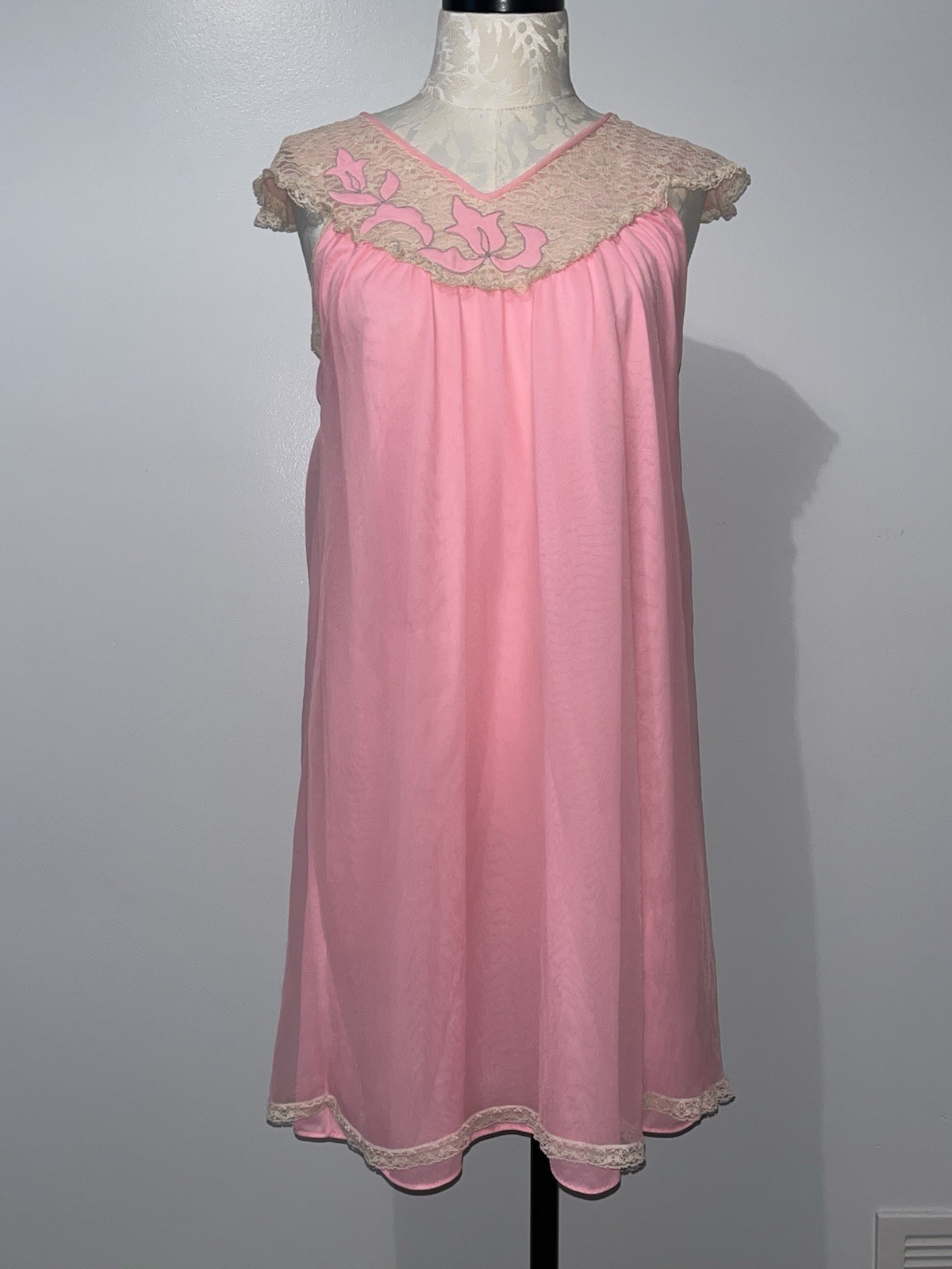 Vintage Avian Peignoir Pink Chiffon Lace V Neckline Negligee Nightgown Babydoll