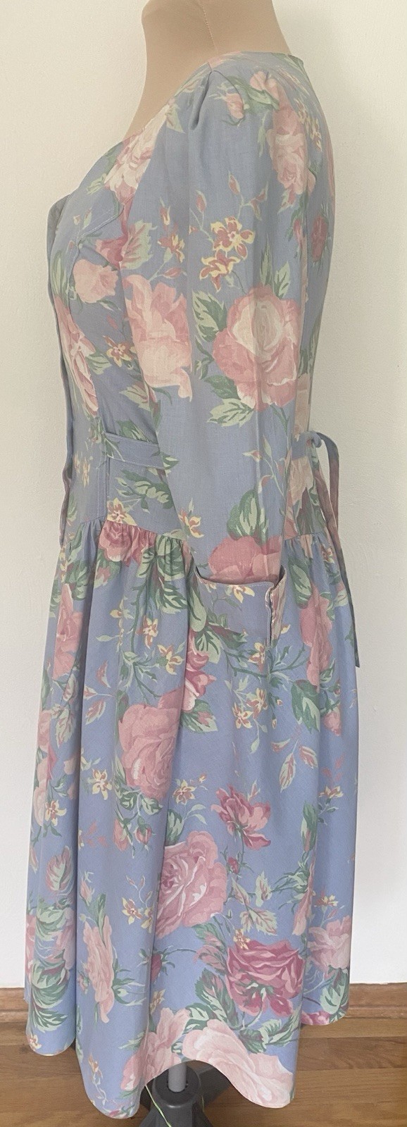 Vintage 80s EXPO Chintz Party Dress *Size 8* Blue Rose Floral Tie Back Dress