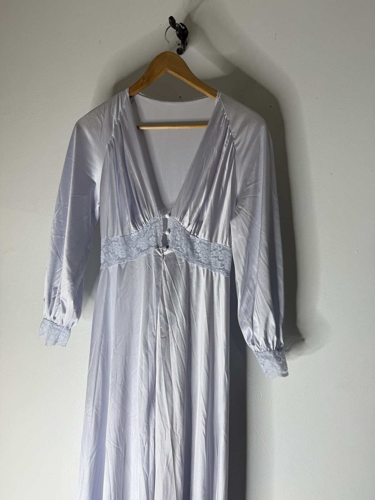 Vintage Vanity Fair Long Sleeve Night Gown Size 34 Pale Purple