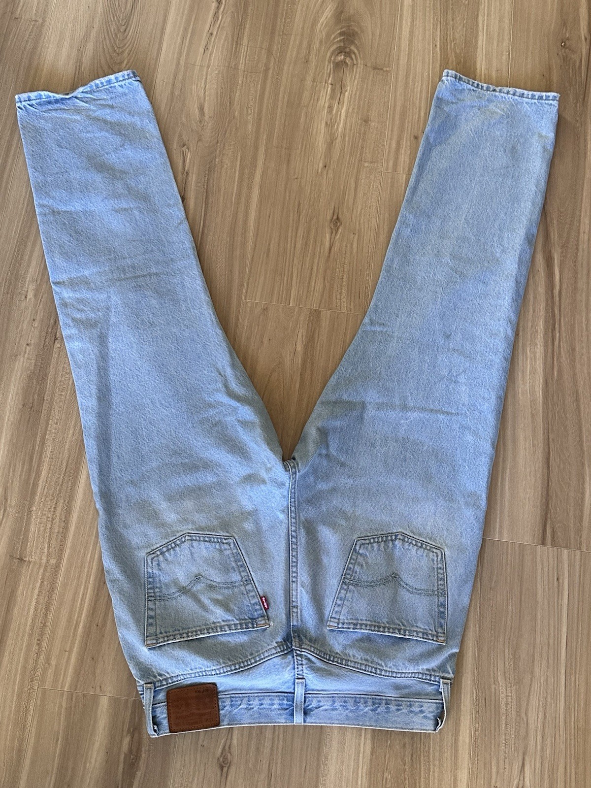 Levi’s Men’s Light Wash Blue Denim Straight Jeans Regular Fit 5-Pocket