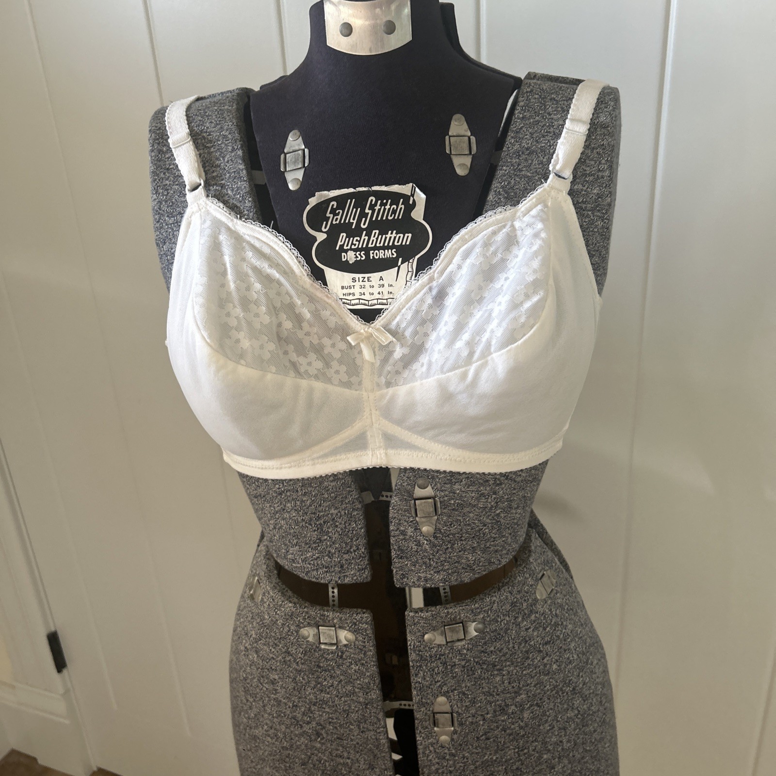 Vintage New With Tags Montgomery Wards White Lightly Padded Bra Size 38B