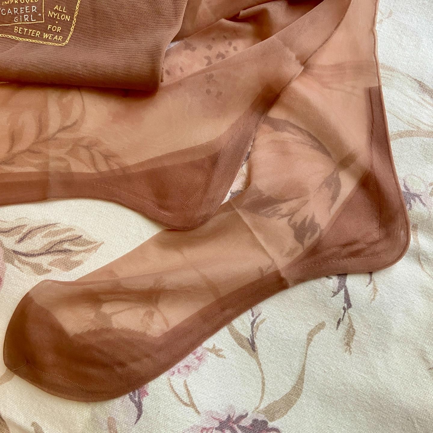 vtg 2 prs Pennys GAYMODE Neumode Nylon Stockings Cuban Heel 9 1/2 Beige Glo NIB