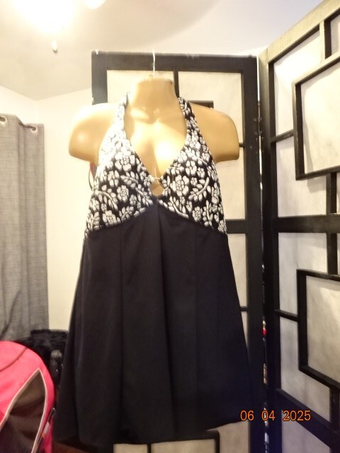 WHITE STAG HALTER SWIMSUIT (XL 16/18) Blk/White Floral Padded Bra 1-Piece NWT