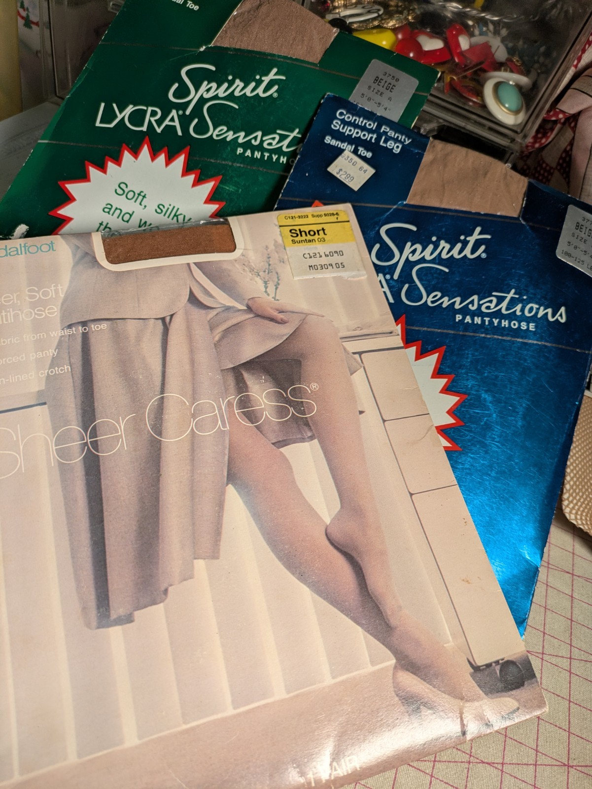 Vtg x3 Pantyhose JCPenney Spirit Lycra Control Sandalfoot Beige Sz A Short Sheer
