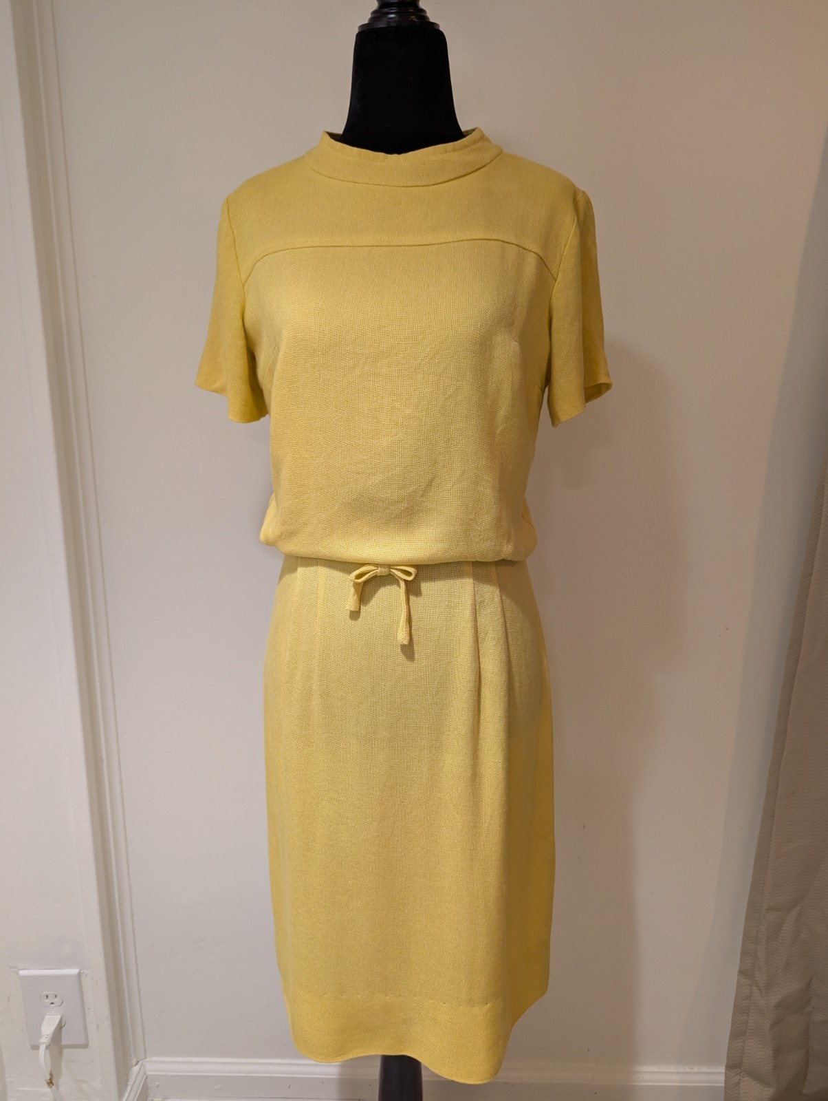 Vintage 1960s Unbranded Yellow Blouson Button Back Dress Short Sleeve Small