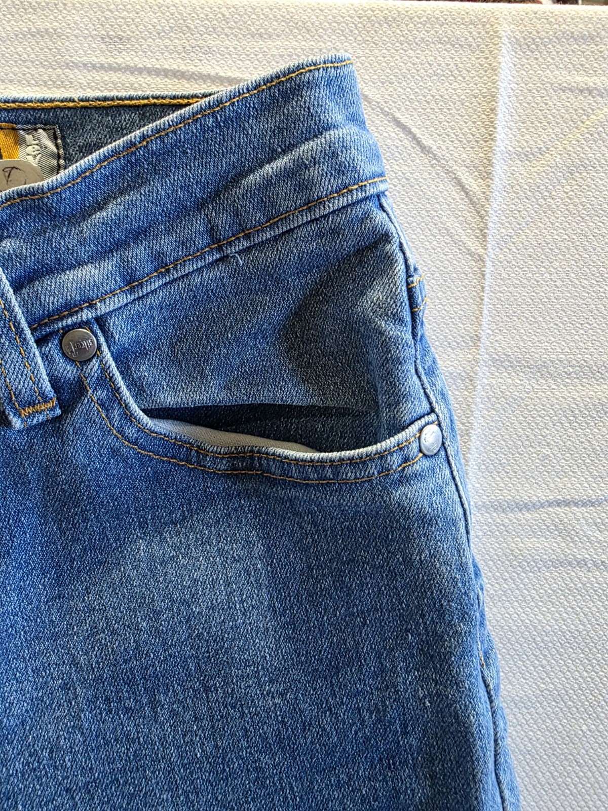 Vintage 1990’s Levi’s Silvertab Lowcut Jeans Women’s 5/6 Made in USA