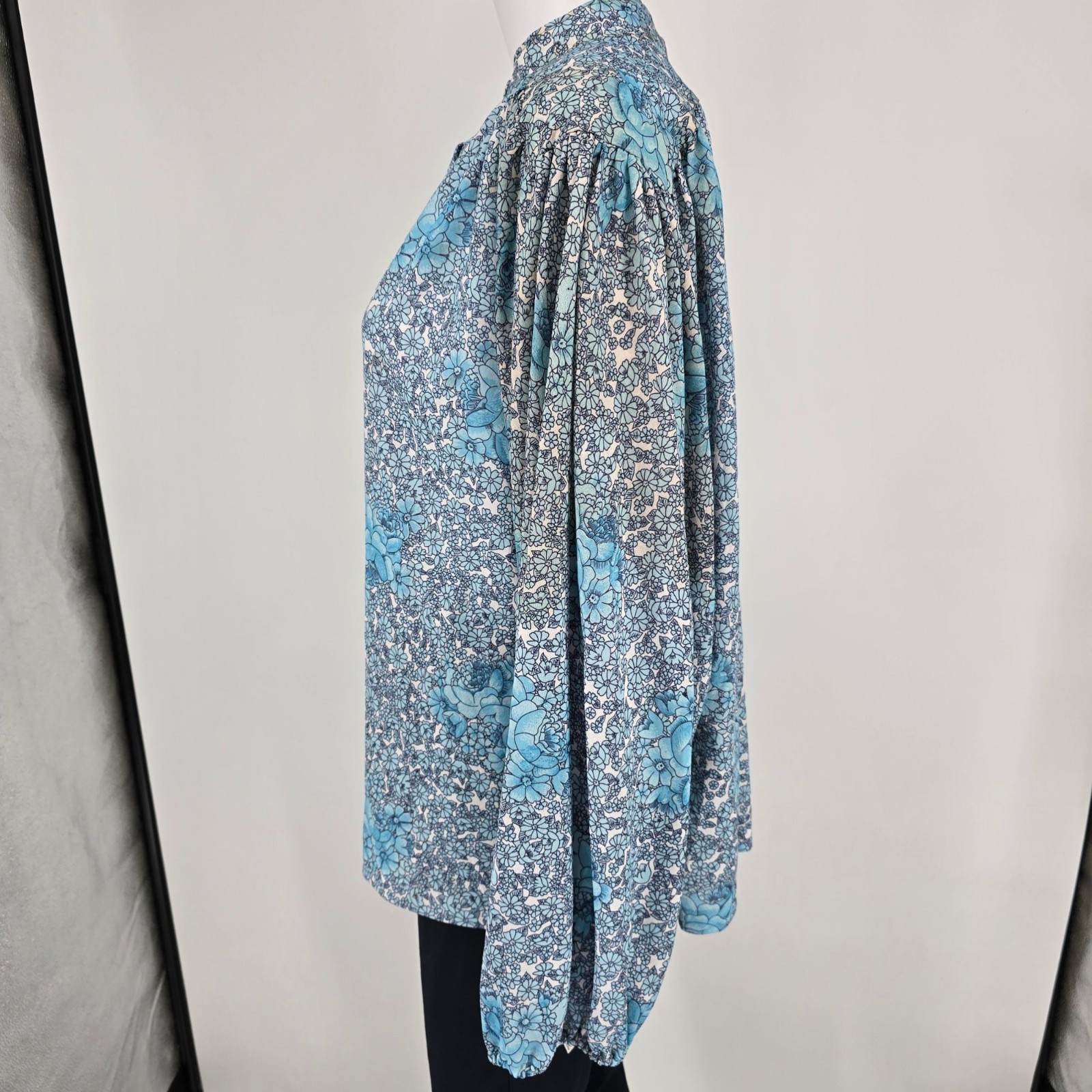 Vintage 1970s Lucky Tops Blue Floral Print Band Collar Peasant Blouse (XL)