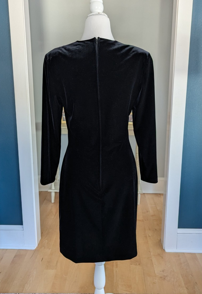 Vintage 90’s Niki Livas Black Velvet Dress Sweetheart Neckline Size 4-6
