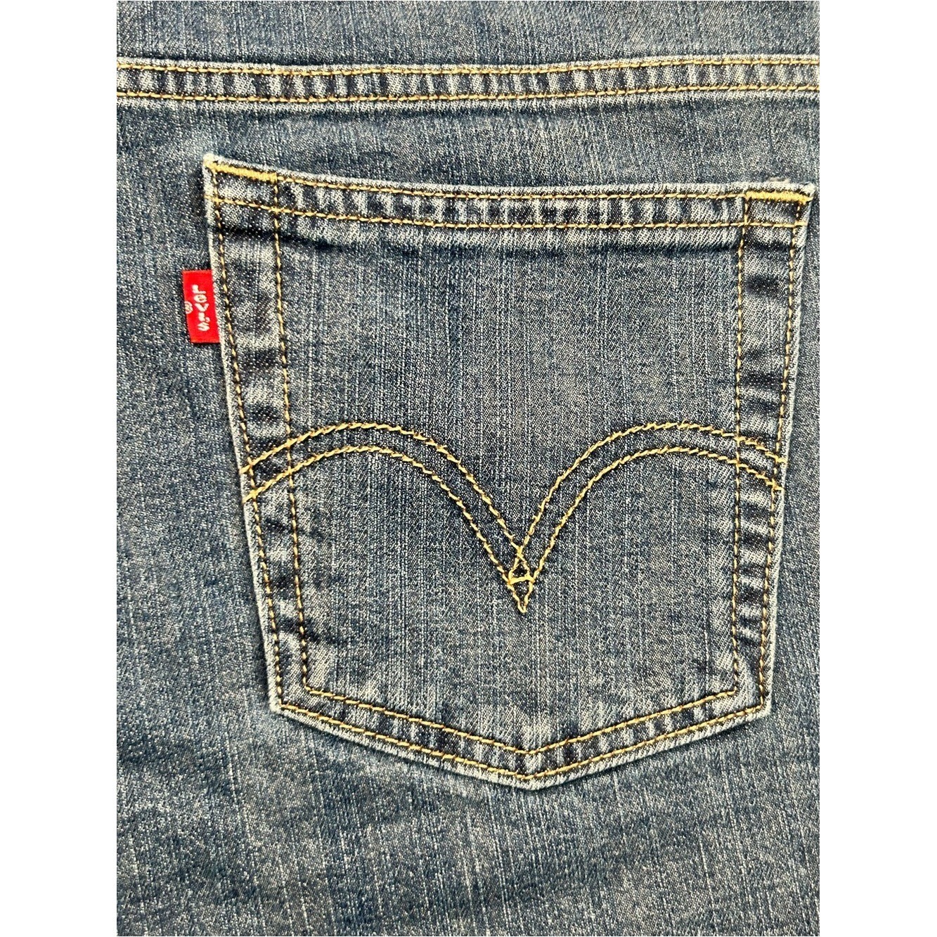Levi’s 515 Nouveau Women’s Y2K Vintage (2005) Blue Denim Mid-Rise Jean Shorts