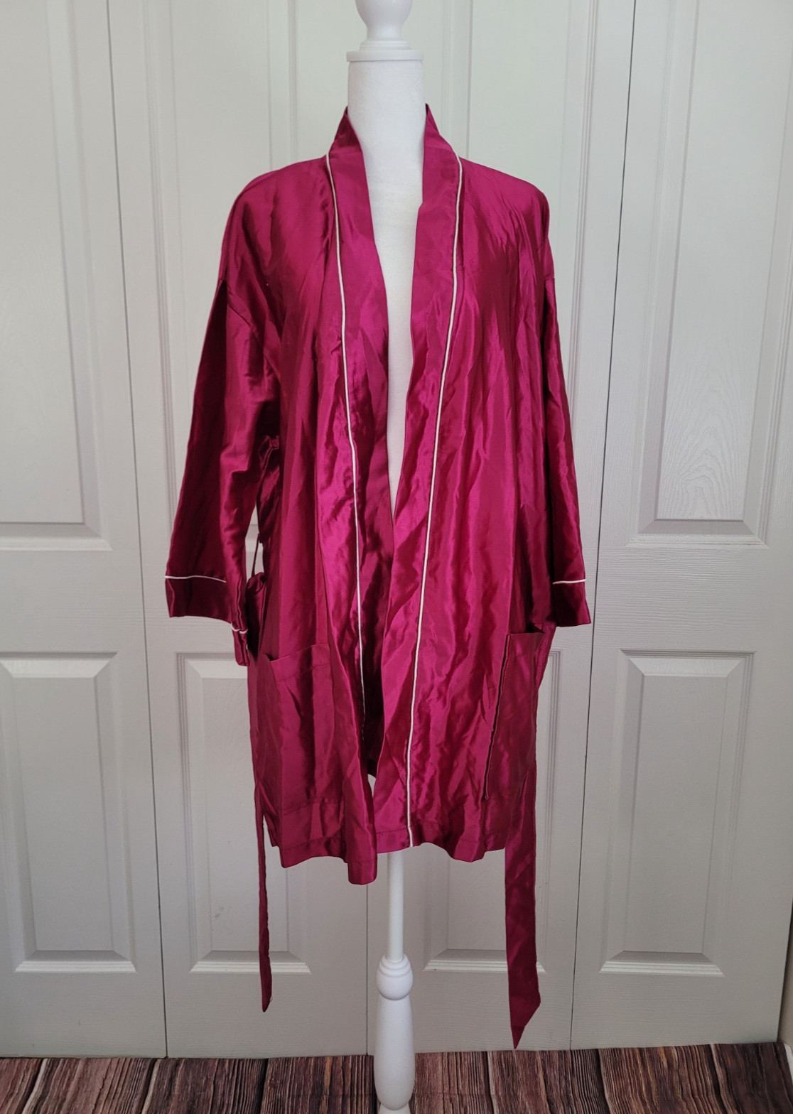 Vintage Royal Comfort Hot Pink Satin Contrast Piping Short Robe S/M